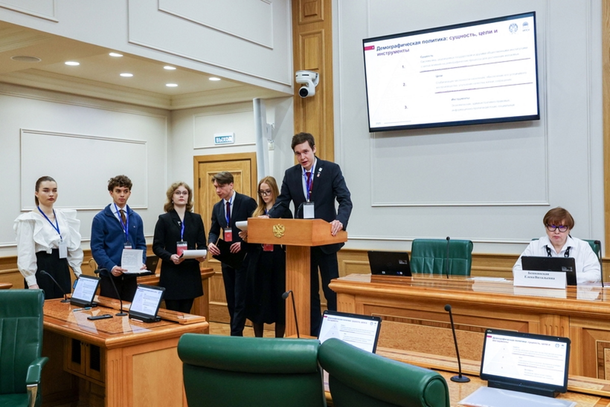 В Совете Федерации прошла защита проектов «Школы молодого международника» ИГСУ Президентской академии