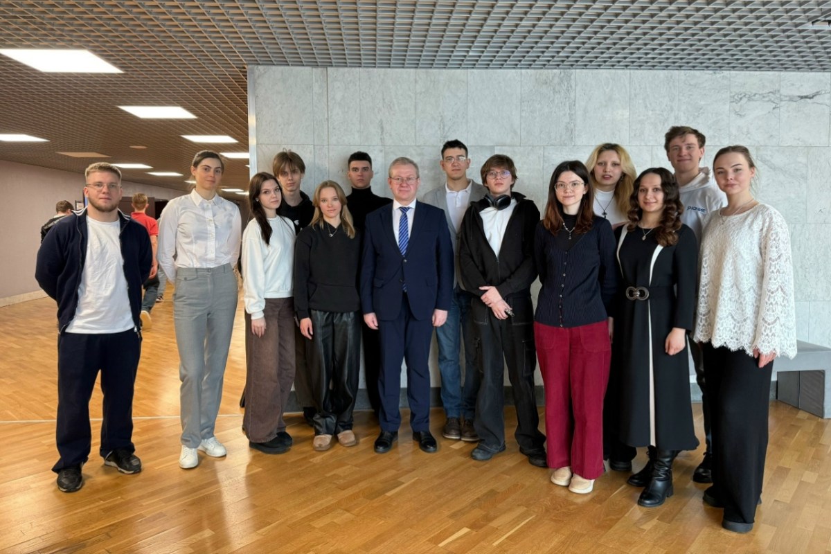 Студенты ИГСУ встретились с главой муниципального округа Раменки Станиславом Дмитриевым