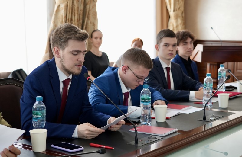 Сретенская конференция в Президентской академии: студенты представили стратегии развития ЛНР
