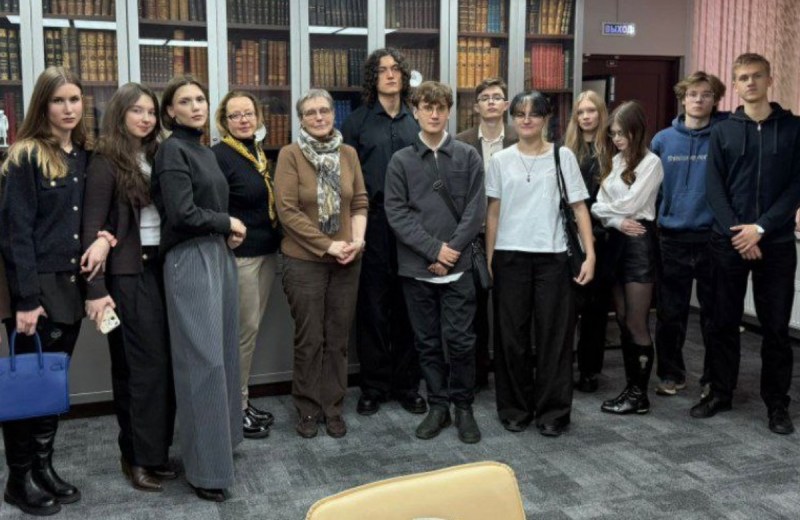 Студенты ИГСУ изучают историю России в библиотеке Президентской академии