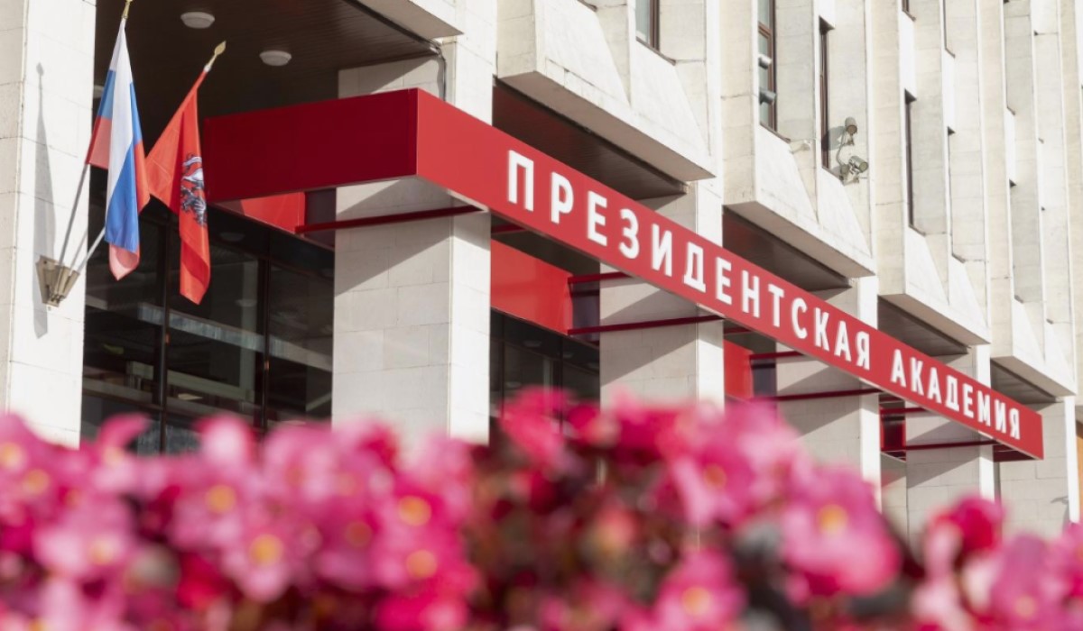 Выпускникам кафедры парламентаризма ИГСУ Президентской академии вручены дипломы