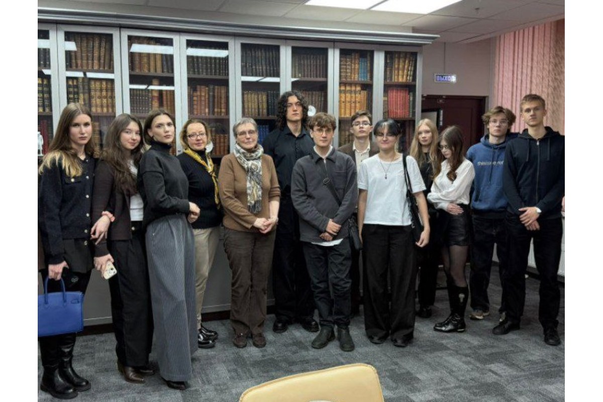 Студенты ИГСУ изучают историю России в библиотеке Президентской академии