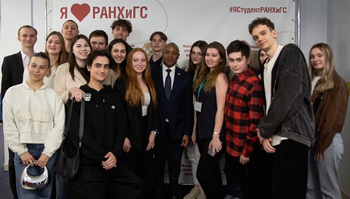 Посол Кении прочитал лекцию для студентов Президентской академии
