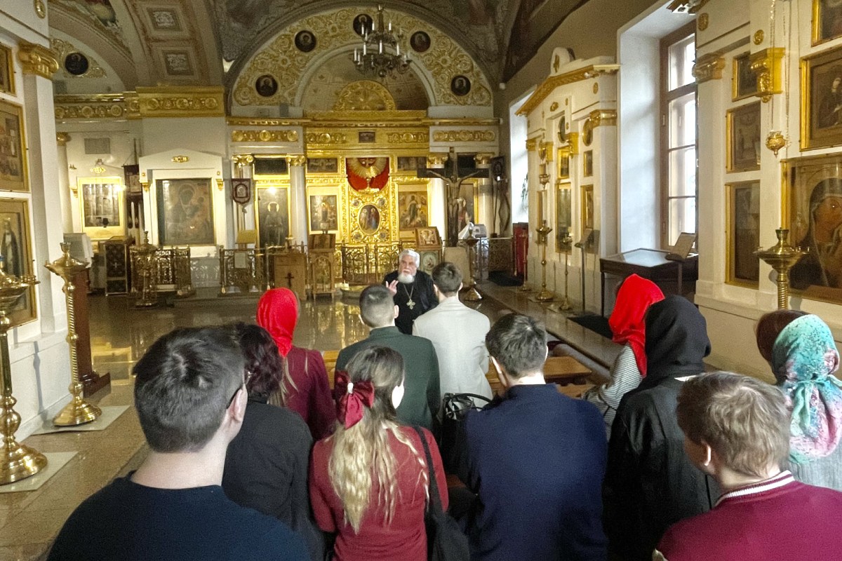 Студенты ИГСУ Президентской академии посетили уникальный православный храм