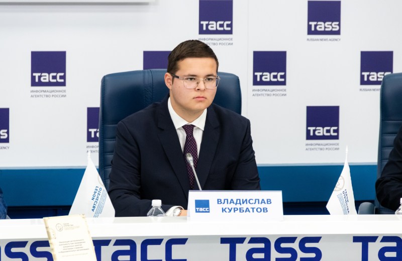 Проект «Герои Отечества» студента Президентской академии Владислава Курбатова получил грант Президента России
