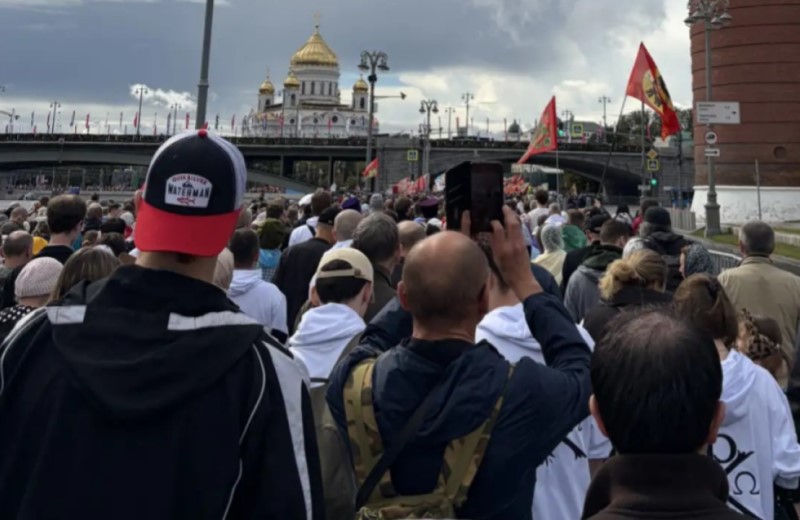 Студенты Президентской академии приняли участие в общемосковском крестном ходе