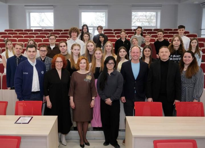 В Нижнем Новгороде прошла торжественная церемония закрытия Весенней школы «Голос Лидера» Президентской академии